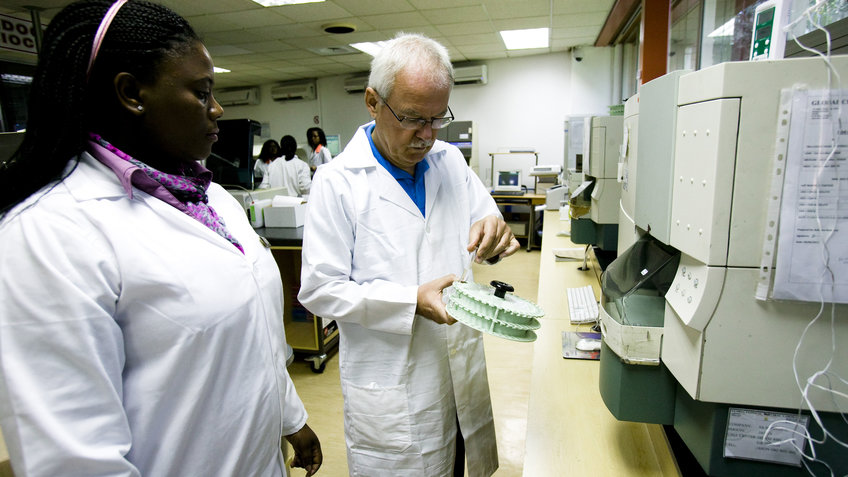 Stefan H.E. Kaufmann (right) performs immunogenicity testing of human samples.